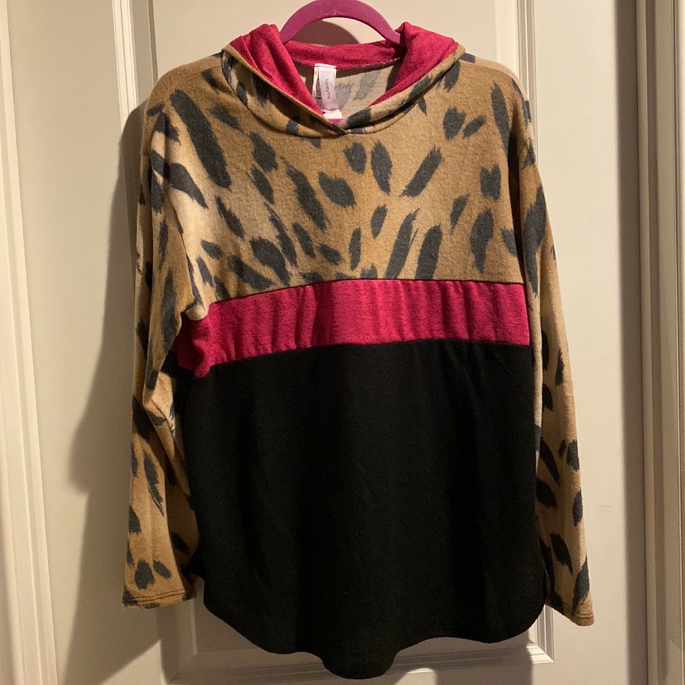 Honeyme. NWT. Large. Animal Print. Hot Pink. Color Block Hoodie. Scoop Hem.